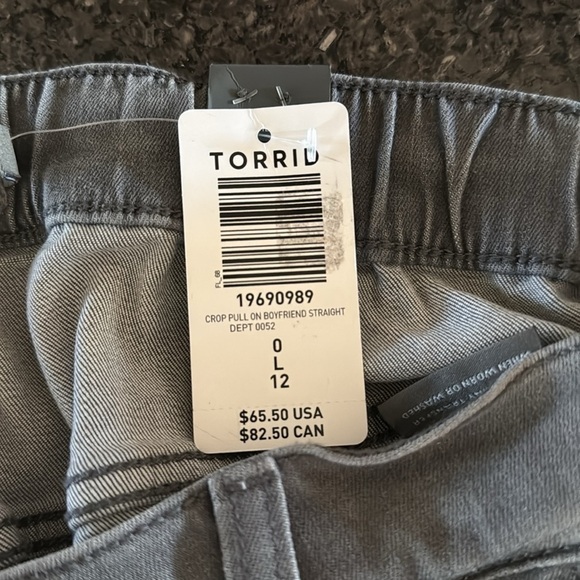 NWT Torrid Crop Pull-On Weekend Straight Super Soft Mid-Rise Jeans - Picture 9 of 9